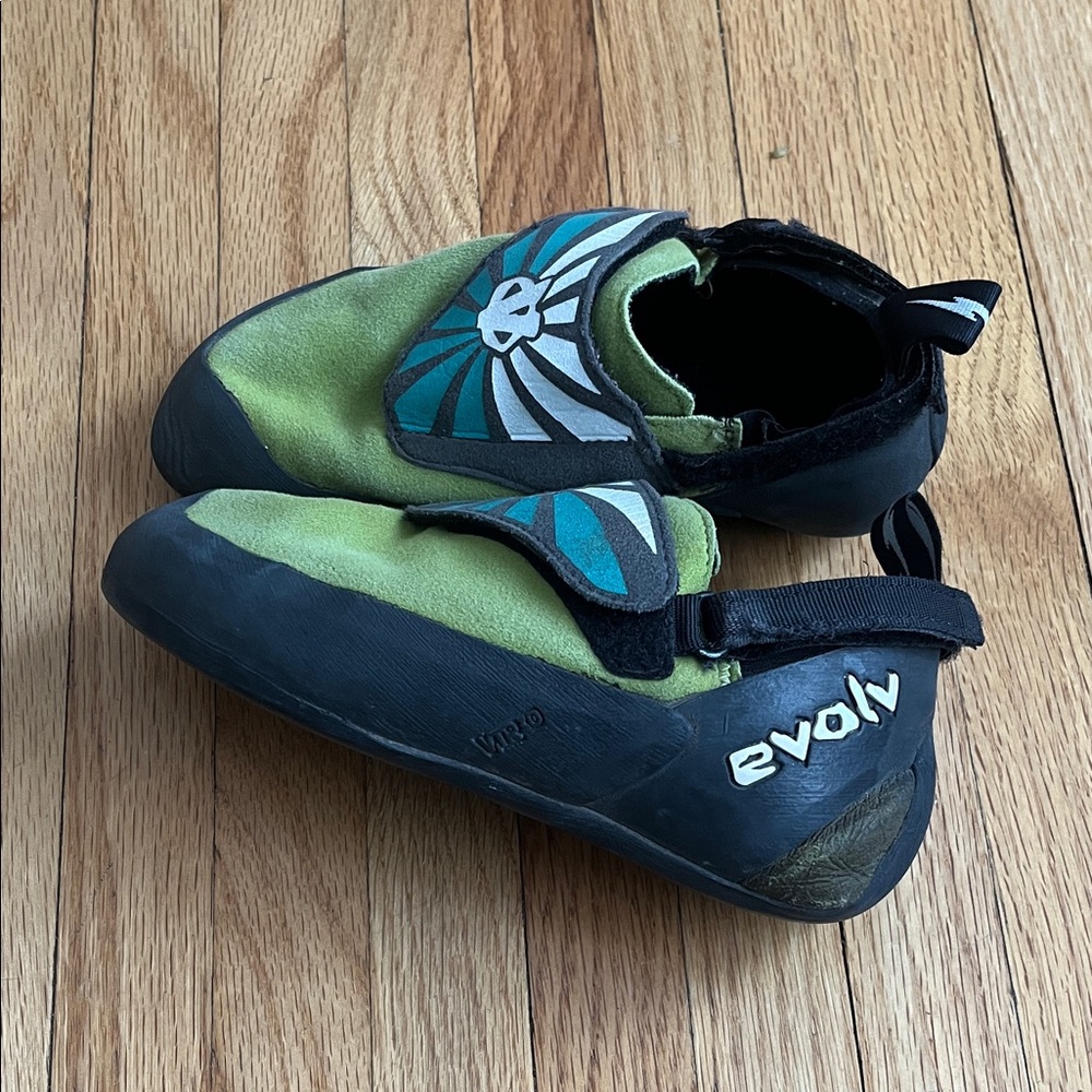 Evolv Kids Climbing Shoes - Green and Black size 4 EUR 35.5